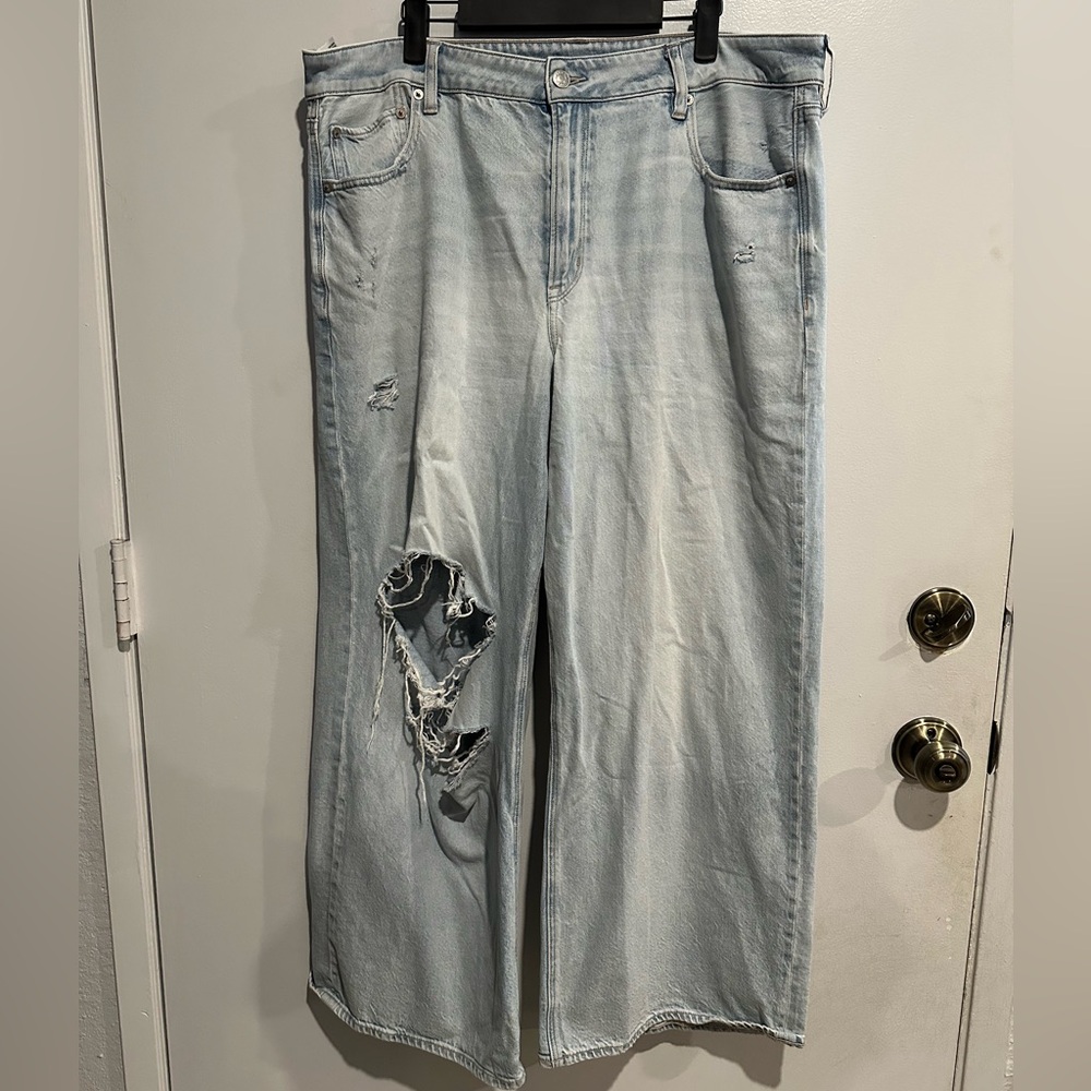 American Eagle Super High-Rise Baggy Wide-Leg Ankle Jeans – Light Wash, Size 16
